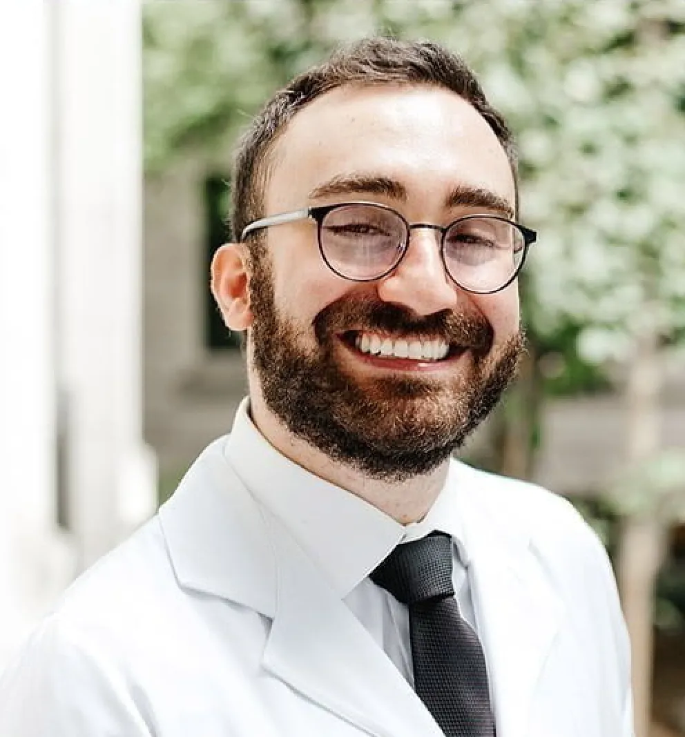 Foto do professor Dr. Mateus Cavarzan