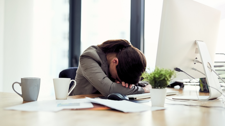 Aumento de afastamentos do trabalho por saúde mental no Brasil