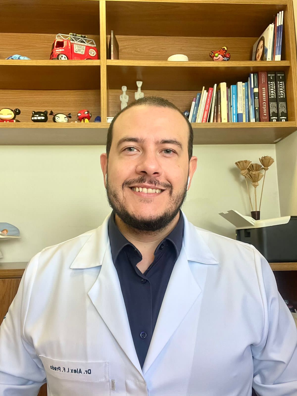 Foto do professor Dr. Alex Prado