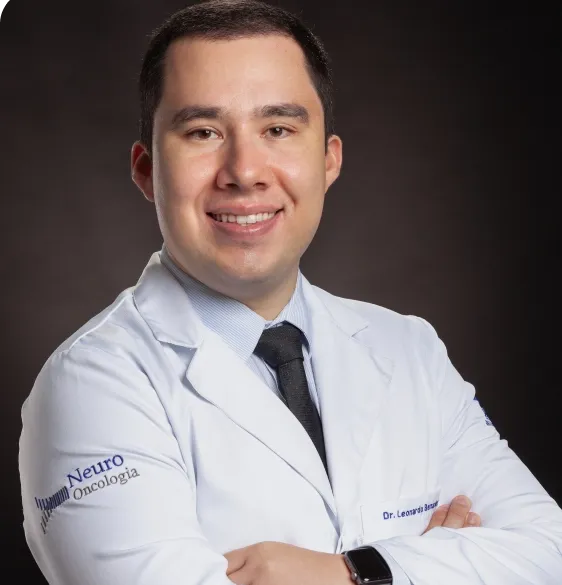 Foto do professor Dr. Leonardo Bernardes